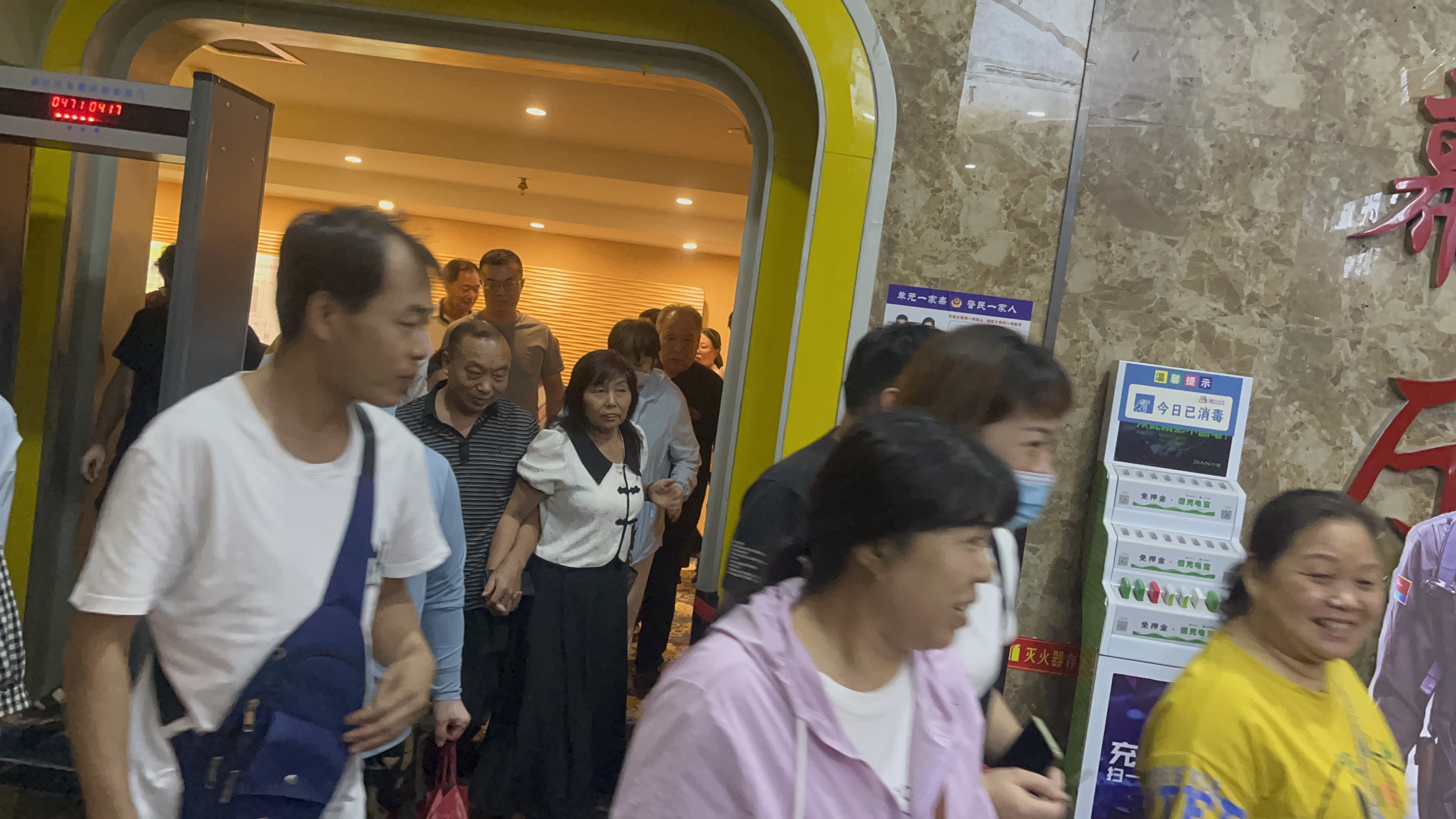 【力威新聞】公司包場(chǎng)看電影，員工和家人齊聚，共同提高反詐意識(shí)