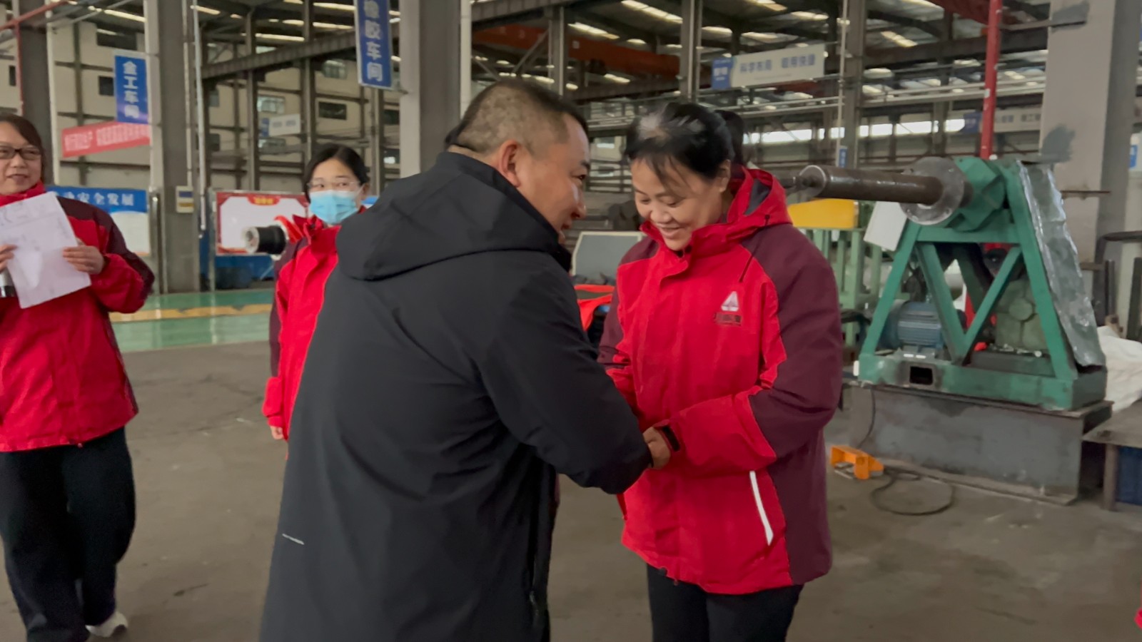 師徒攜手促成長(zhǎng)，獎(jiǎng)勵(lì)儀式暖人心